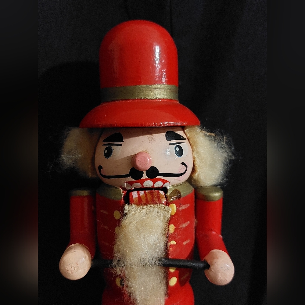 Vintage 9 inch Tall Drummer Nutcracker Figurine - Picture 6 of 13